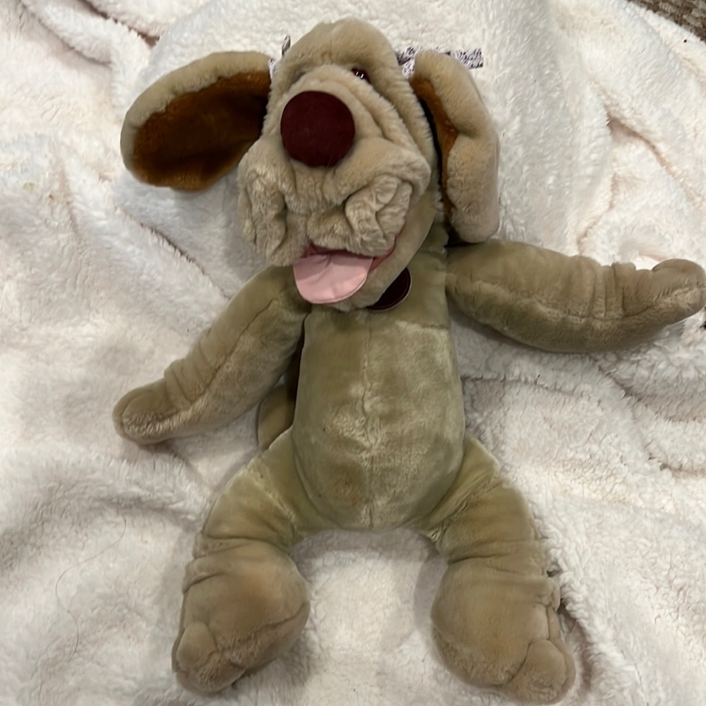 vintage 1981‎ Ganz Bros Wrinkles that plush dog hand puppet